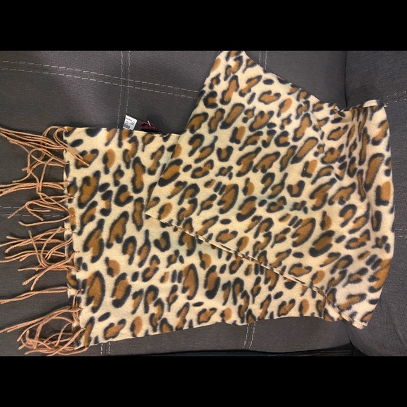 Scarf - Picture 1 of 2